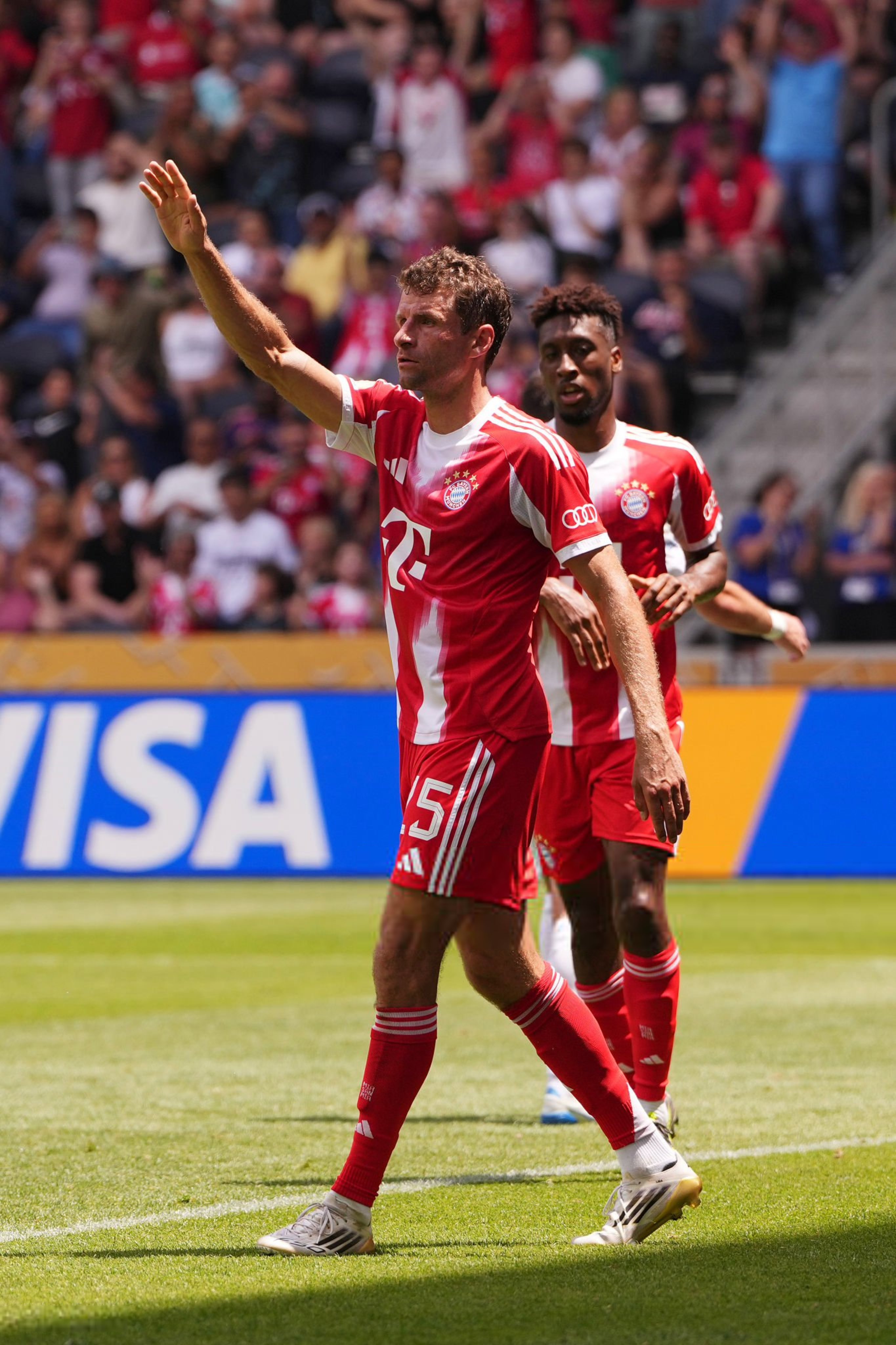 Yabo-穆古鲁扎在拜仁比赛中比赛规则变更，重返赛场引发热议！全场沸腾不已-Yabo